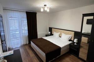 Купецький Двір 1