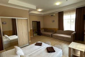 Praktik Hotel & Restaurant 12