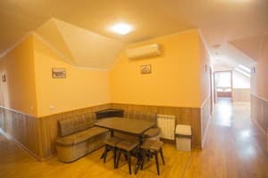 Praktik Hotel & Restaurant 57