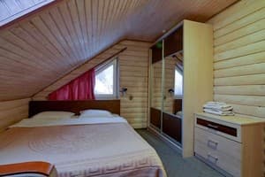 Частная усадьба Ski Хата. Стандарт трехместный мансардный 1