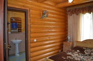 Туристический комплекс София. Полулюкс двухместный в коттедже №3 3