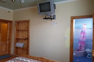Приватна садиба Світанок по вул. Курортна. Стандарт 4-місний з балконом 2