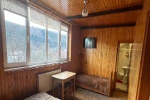 Частная усадьба Три сердца. Стандарт трехместный  с видом на горы 1