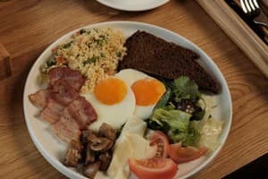 У Роберта 12