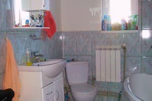 У Виктории 3