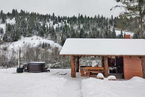 Затишний двір 9