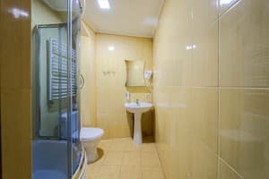 Мини-отель Затишок. Стандарт трехместный с балконом 7