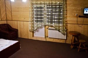 Мини-отель Затишок. Стандарт трехместный с балконом 4